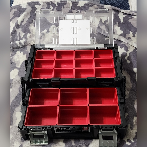 Keter® 18" Pro Series Cantilever Tool Box - Picture 3 of 10